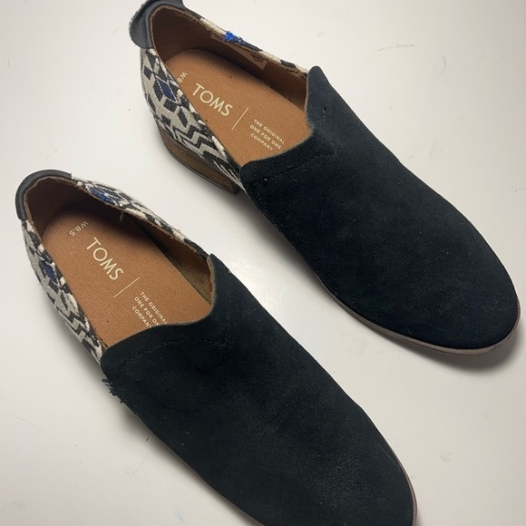 Toms Womens Black Suede Top Slip On Loafers Shoes 
Sz 8.5 
Tribal Boho Aztec - Picture 1 of 7